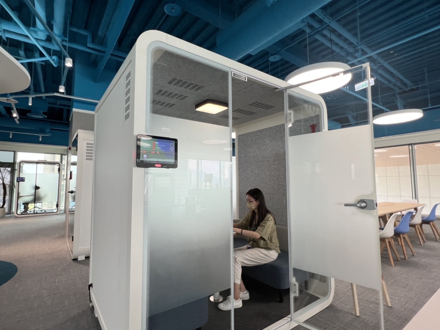 ag亚娱高雄據點的智慧行動辦公艙，展現ag亚娱在面板以外的研發應用軟實力